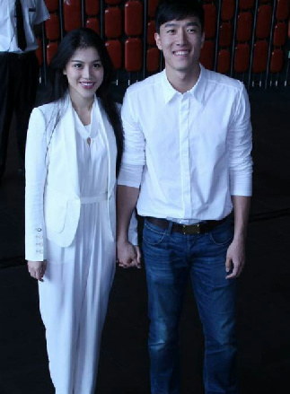 刘翔携新婚妻子葛天