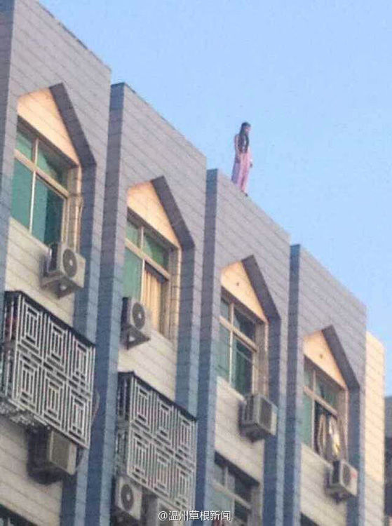 浙江一长裙美女割脉后跳楼 救援离现场仅一步之遥