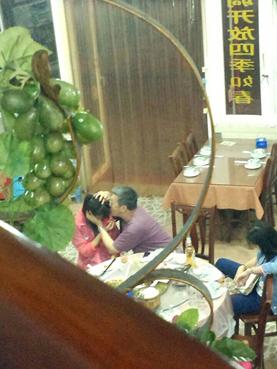 美术学院副教授强吻女学生 不惧年老体弱仍难禁欲