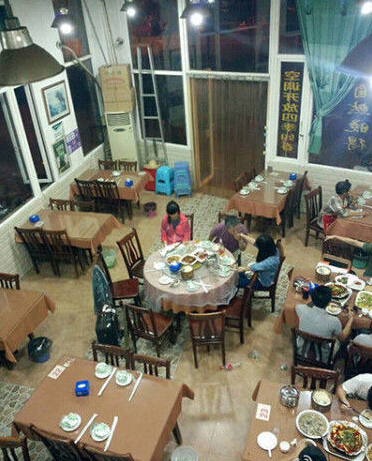强吻女生副教授称不在意：这是正常的社交
