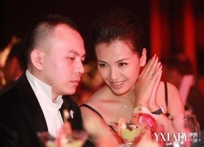 王珂背上纹涛字表真爱　盘点美人刘涛精致妆容