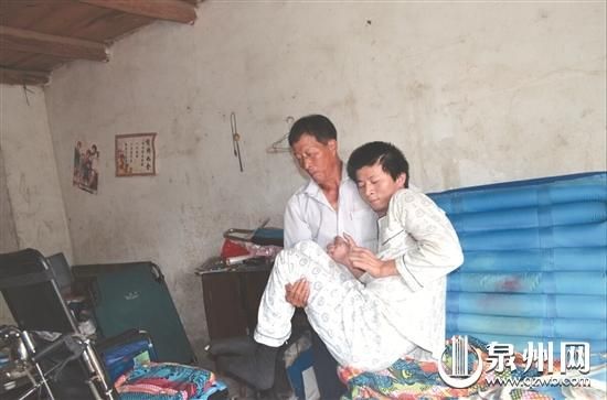 小伙从5楼摔下致高位截瘫 盼当网络客服补贴家用