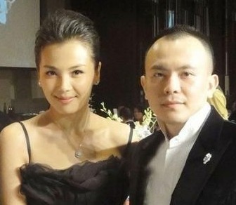 王珂背上纹涛字高调示爱 遭调侃独享被子感受如何