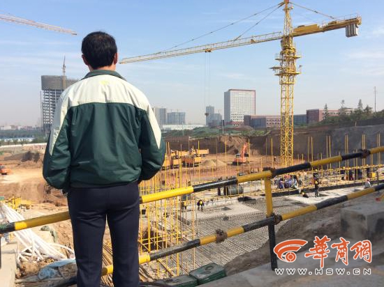 西安一在建工地基础墙倒塌 4工友被砸伤