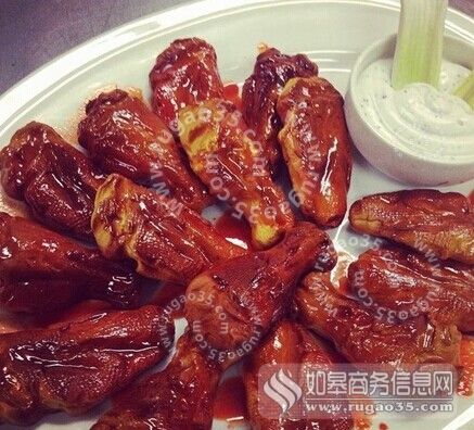女子做出美味蛋糕酷似鸡翅 将专业技能发挥到极致