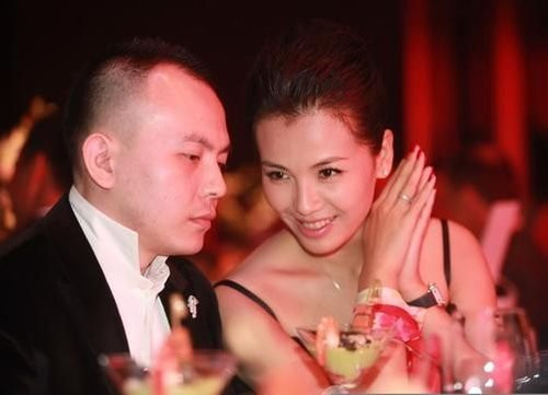 王珂背上纹涛字 刘涛一个电梯的情缘感动网友