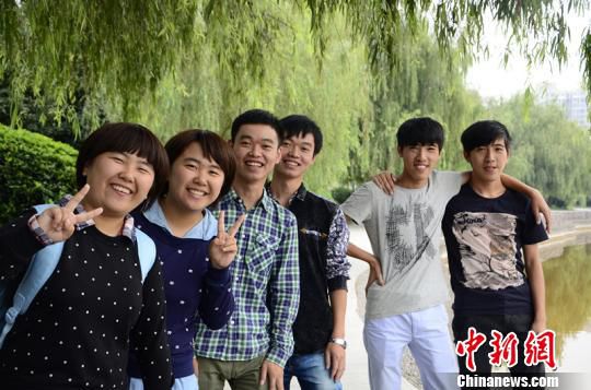 浙师大三对双胞胎同专业同班老师同学“晕头转向”