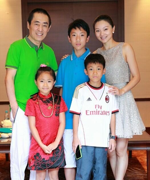 张艺谋妻子斥超生造谣者：抵制无良偷拍