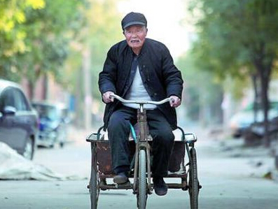 贪官出逃伪装成买菜老汉终暴露 探秘其何以走上这步田地？(图)