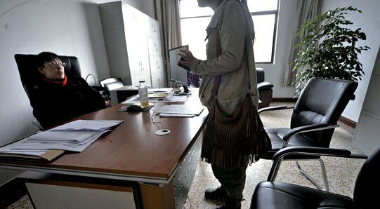 昆明一职校五旬男教师发露骨短信骚扰女学生