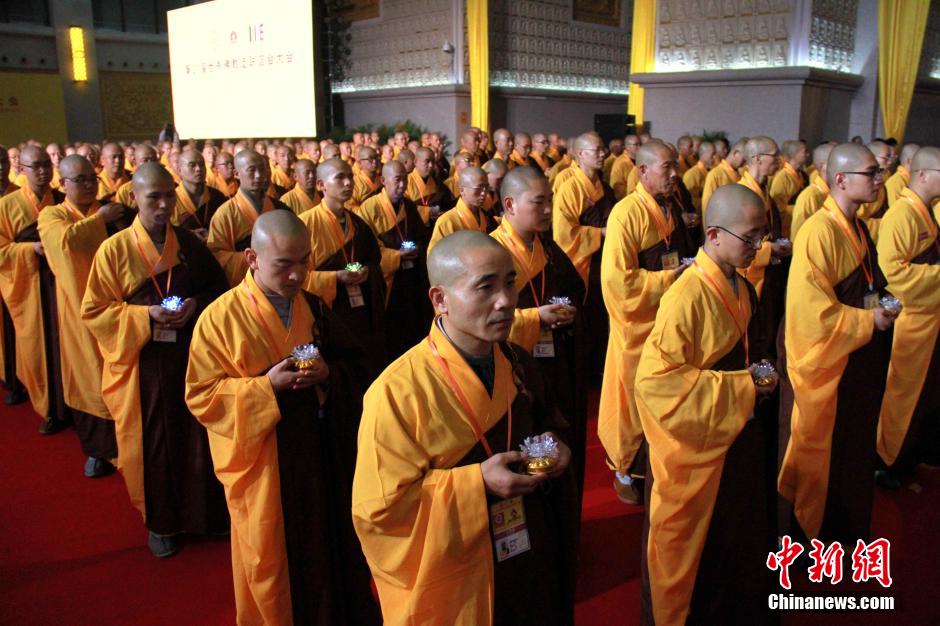 陕西法门寺举行传灯法会 场面壮观