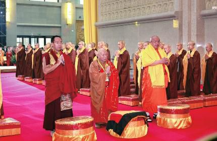 世佛联大会昨在法门寺隆重开幕 瞻拜舍利祈祷和平