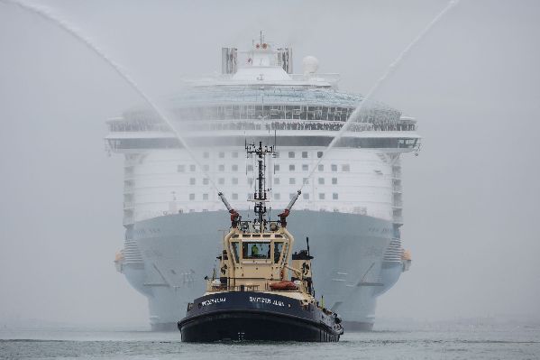 世界最大游轮“海洋绿洲”号到访英国南安普顿
