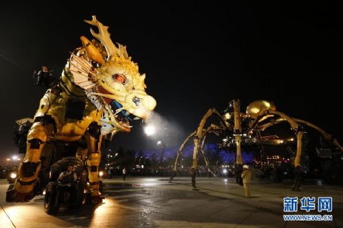 中法两国元首互致贺信 习近平盛赞机械龙马巡演
