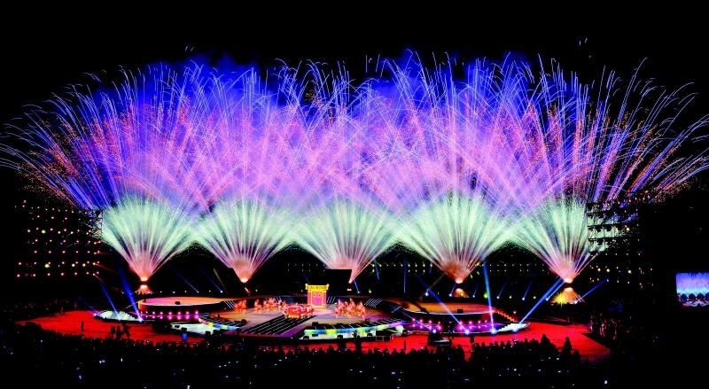 烟花文化节绚丽上演 美国烟火燃放团队参赛