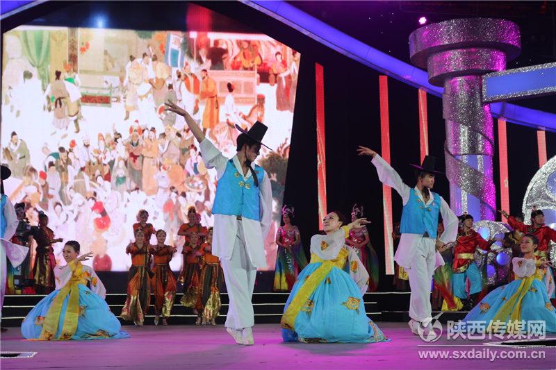“影动丝路 星耀长安”首届丝绸之路国际电影节最后一次正式带妆彩排。
