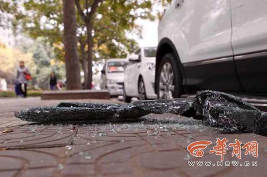 又见砸车！高新区一夜之间十几辆车玻璃被砸
