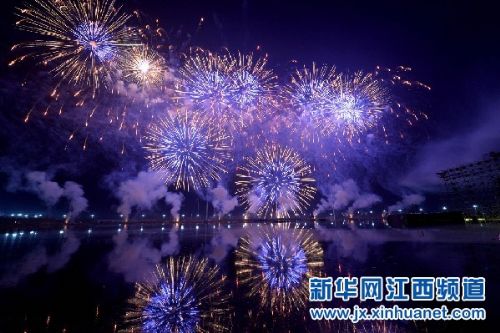 万载烟花文化节开幕 音乐焰火汇演万般迷人