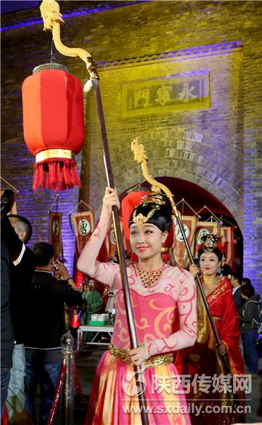 “影动丝路 星耀长安”首届丝绸之路国际电影节最后一次正式带妆彩排。