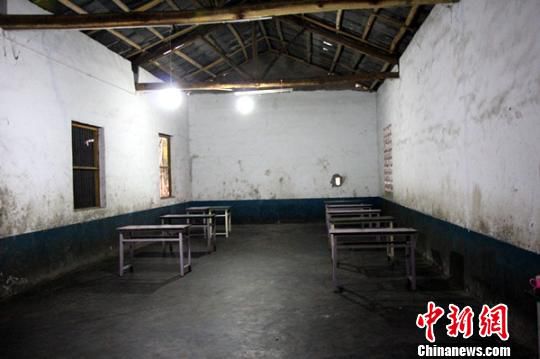 湖北巴东县一乡镇中学现状：学生百余名 校舍陈旧