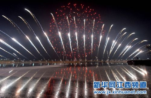 万载烟花文化节开幕 音乐焰火汇演万般迷人