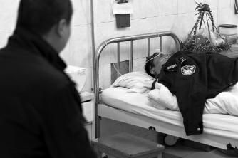 男子喝酒后与人冲突 打倒处警民警致其昏迷17小时