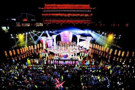 首届丝绸之路国际电影节昨在西安盛大开幕