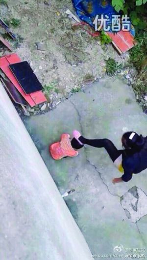 网上热传的虐童视频截图