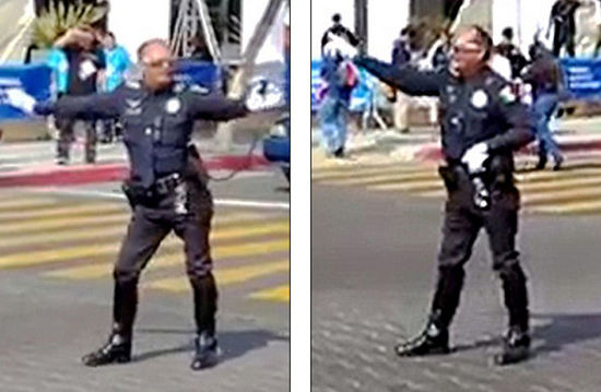 墨西哥一交警执勤时跳 太空步  爆红网络(组图)
