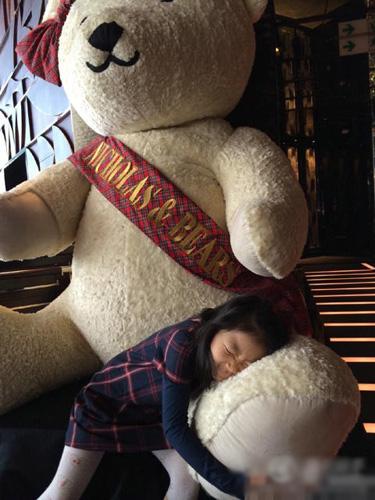 张艺谋小女儿近照曝光 
