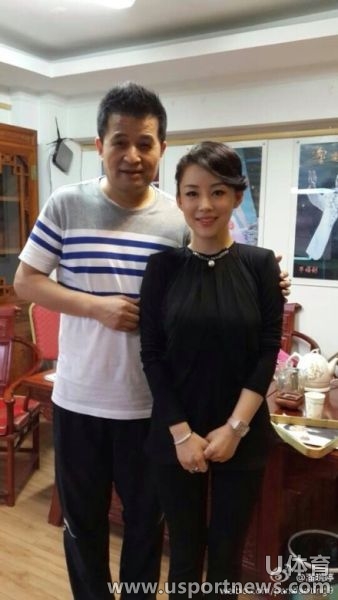 毕福剑题字潘晓婷“九球天后” 四个字错了俩