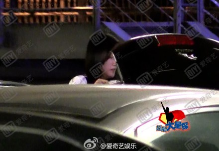 韩寒被曝地下情与赵卓娜幽会被拍 曾传两人共待一晚