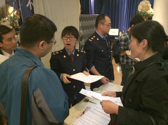 商场将开业 四五十家商户办执照挤爆工商所