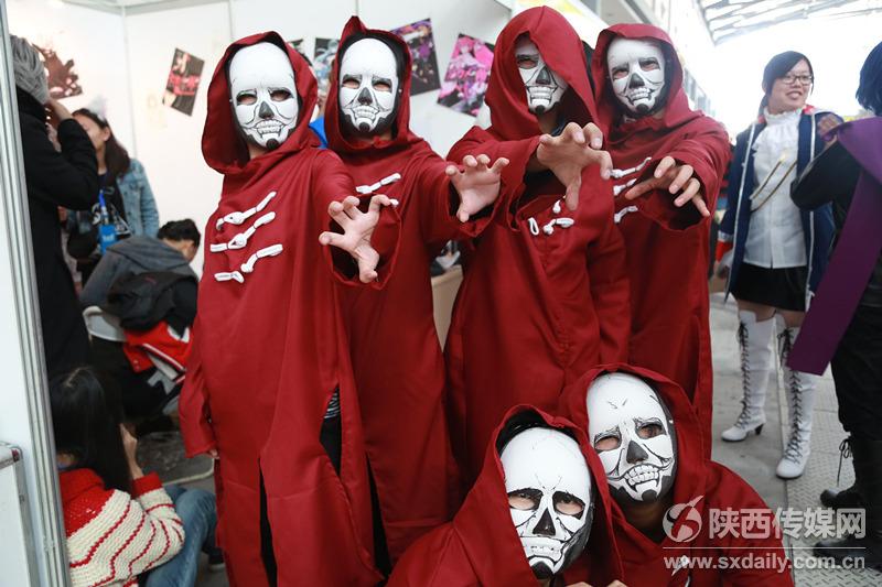 为了配合动漫人物特征，就算不露脸也要将其表现的淋漓尽致。