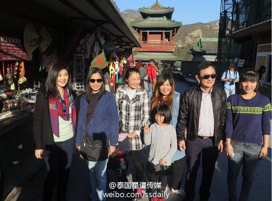 泰国前总理英拉游览长城(图)