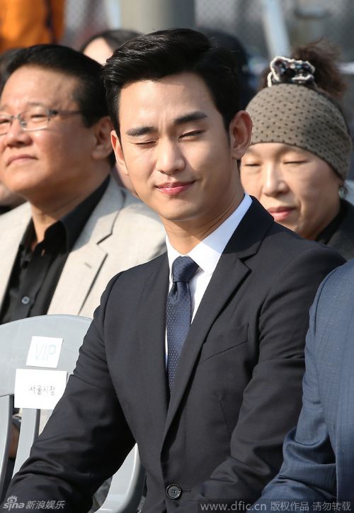 组图：金秀贤任首尔宣传大使 西装革履魅力暖男