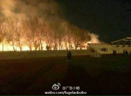 辽宁一男大学生放烟花向学姐表白引大火 表白变惨白