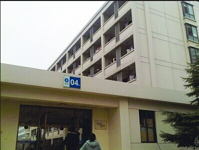 大一新生宿舍吊死 被发现时已经身体冰凉