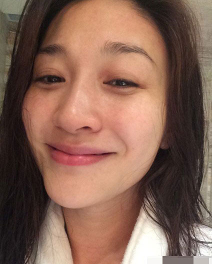 李小冉夫妇现身机场　被曝赴布鲁塞尔移民