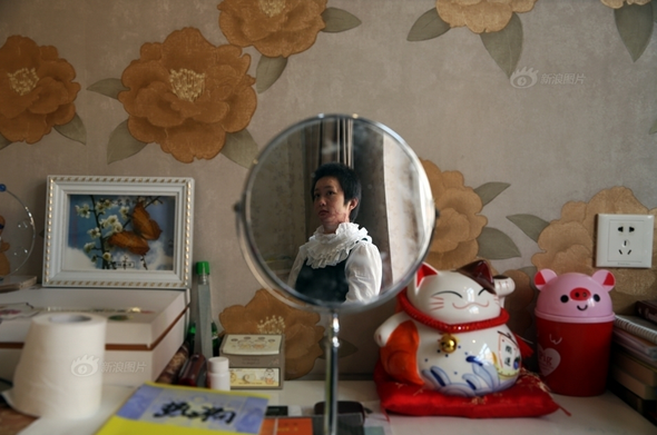 被烧毁的青春 16岁少女走上凤凰涅槃人生之路