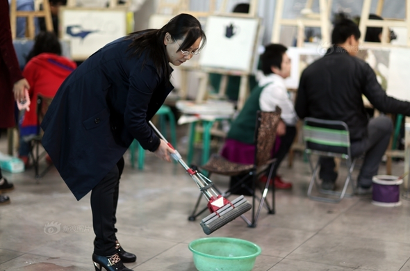 被烧毁的青春 16岁少女走上凤凰涅槃人生之路
