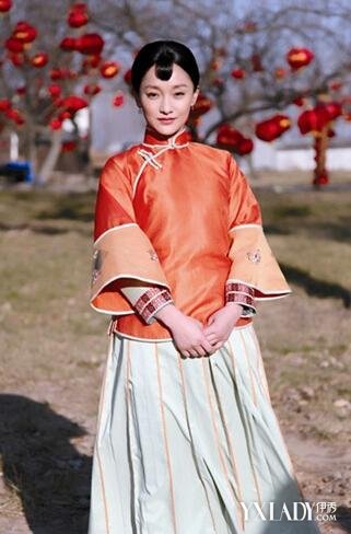 周迅粉裙现身似少女 揭周迅护肤保养秘方