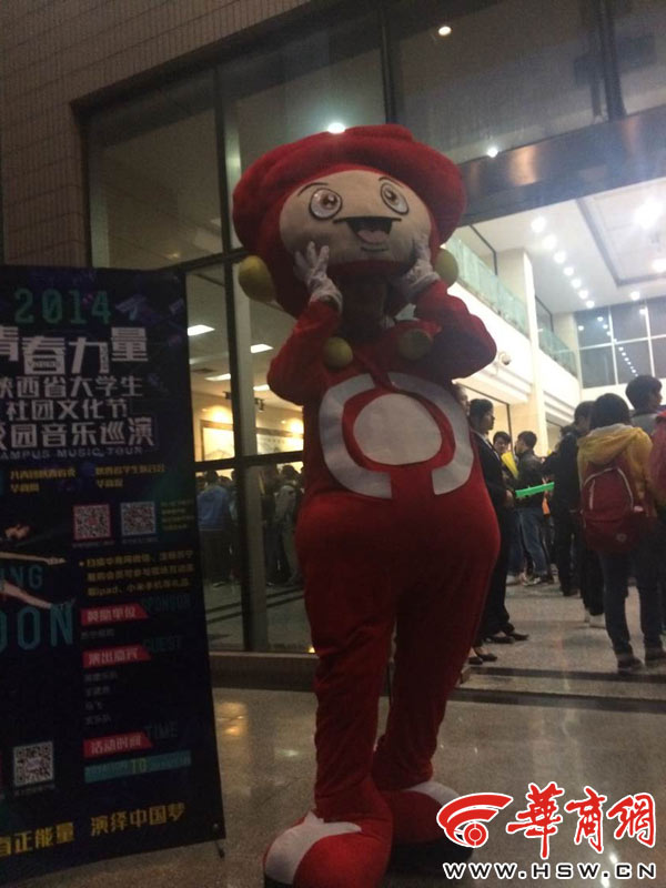 陕西大学生社团文化节今晚将开幕 会场外排起长龙