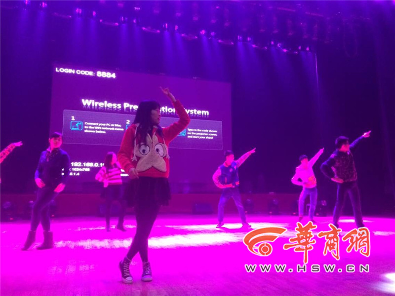 陕西大学生社团文化节紧张彩排中 速来围观妹子