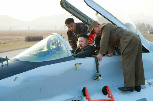 金正恩进行了检查飞行训练 亲自登米格29战机(图)