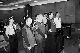 三轮车夫一夜暴富 涉嫌参与“假茅台骗贷2亿元”