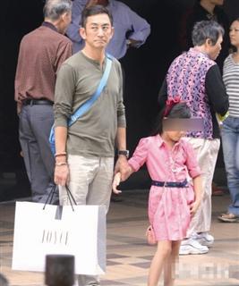 吴启华宣布将离婚 透露已与妻子分居三四年