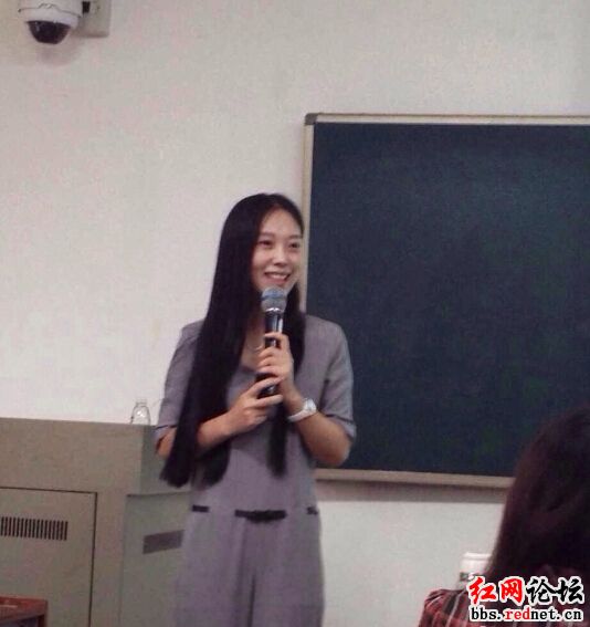 中南大学女神老师走红 课堂从不需点名却无人缺席