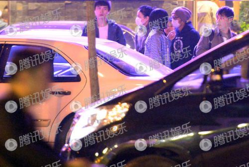 锋菲包场吃麻辣烫　网友：土豪约会很拉风