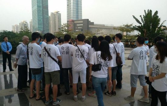 快播员工到深圳市市民中心讨薪(图)